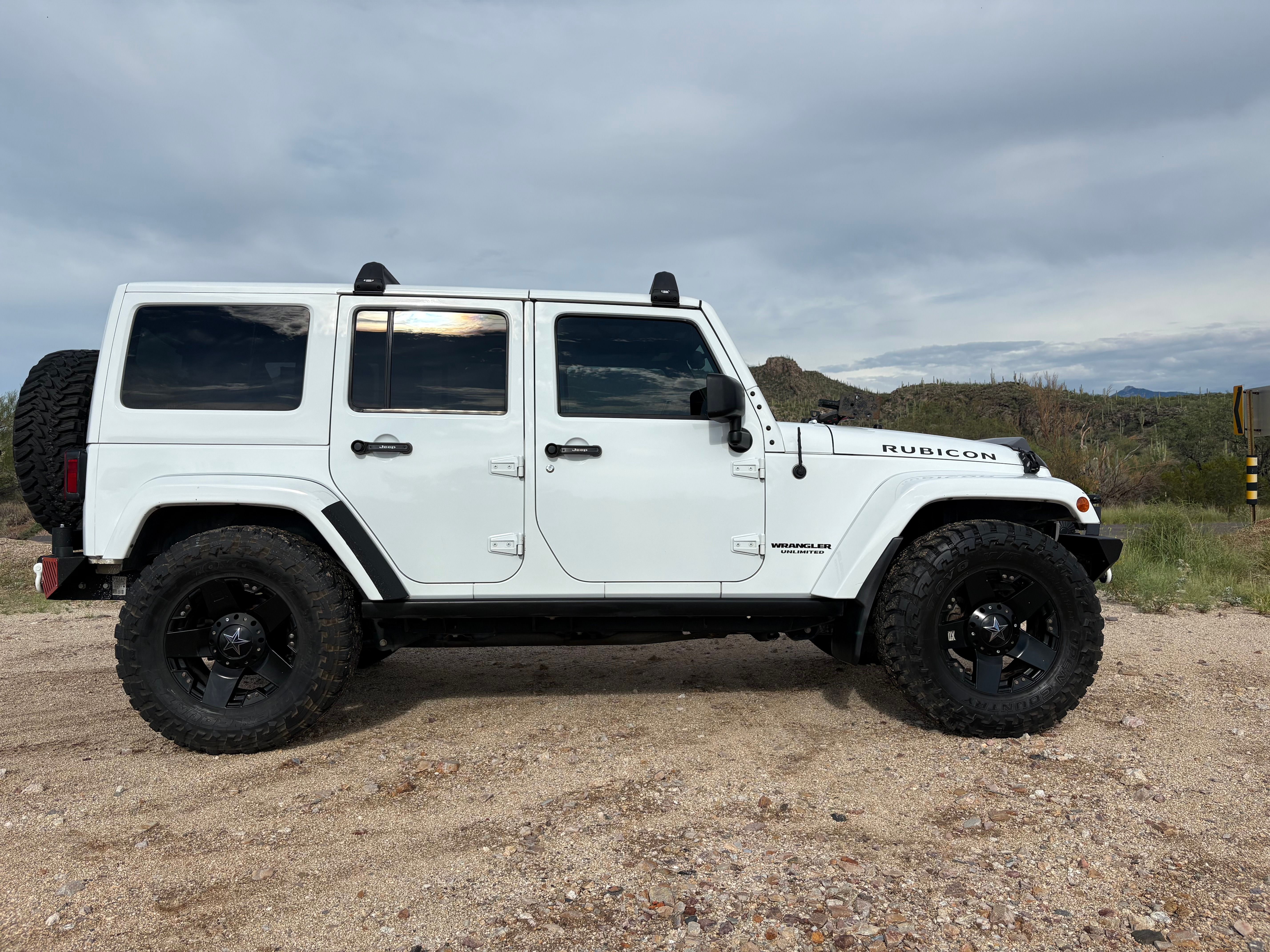 Used 2015 Jeep Wrangler Unlimited Rubicon w/ Connectivity Group AWD/4WD image 5