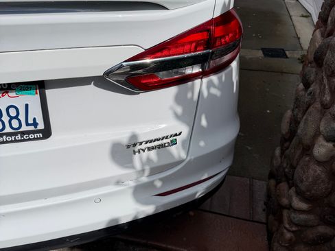 Used 2019 Ford Fusion Titanium image 2