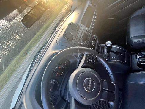 Used 2015 Jeep Patriot High Altitude image 2