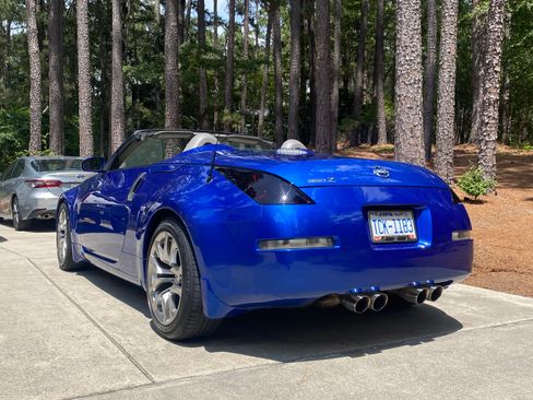 Used 2005 Nissan 350Z Touring RWD image 15