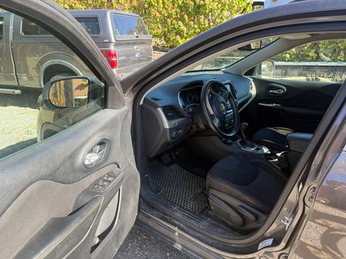 Used 2016 Jeep Cherokee Latitude w/ Cold Weather Group image 5