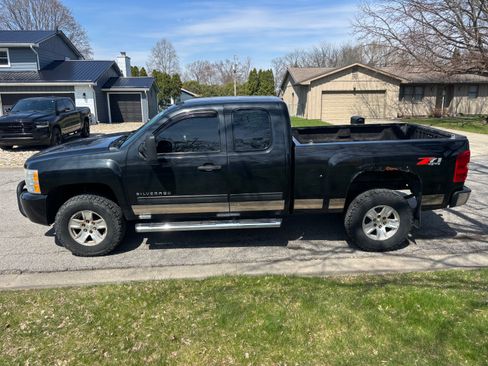 Used 2010 Chevrolet Silverado 1500 LT image 1