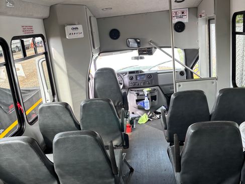 Used 2011 Ford E-350 and Econoline 350 Super Duty w/ Shuttle Bus Prep Pkg RWD image 10