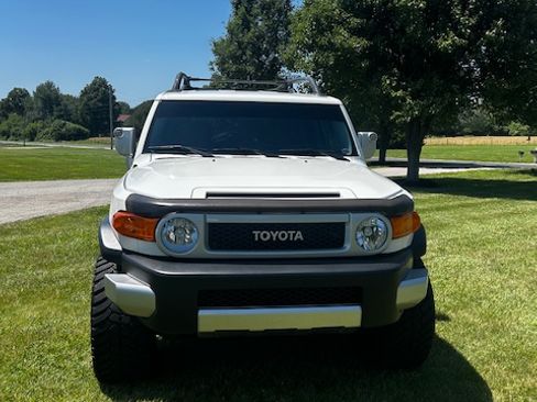 Used 2011 Toyota FJ Cruiser 4WD image 2