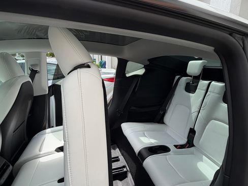 Used 2024 Tesla Model Y Long Range image 10