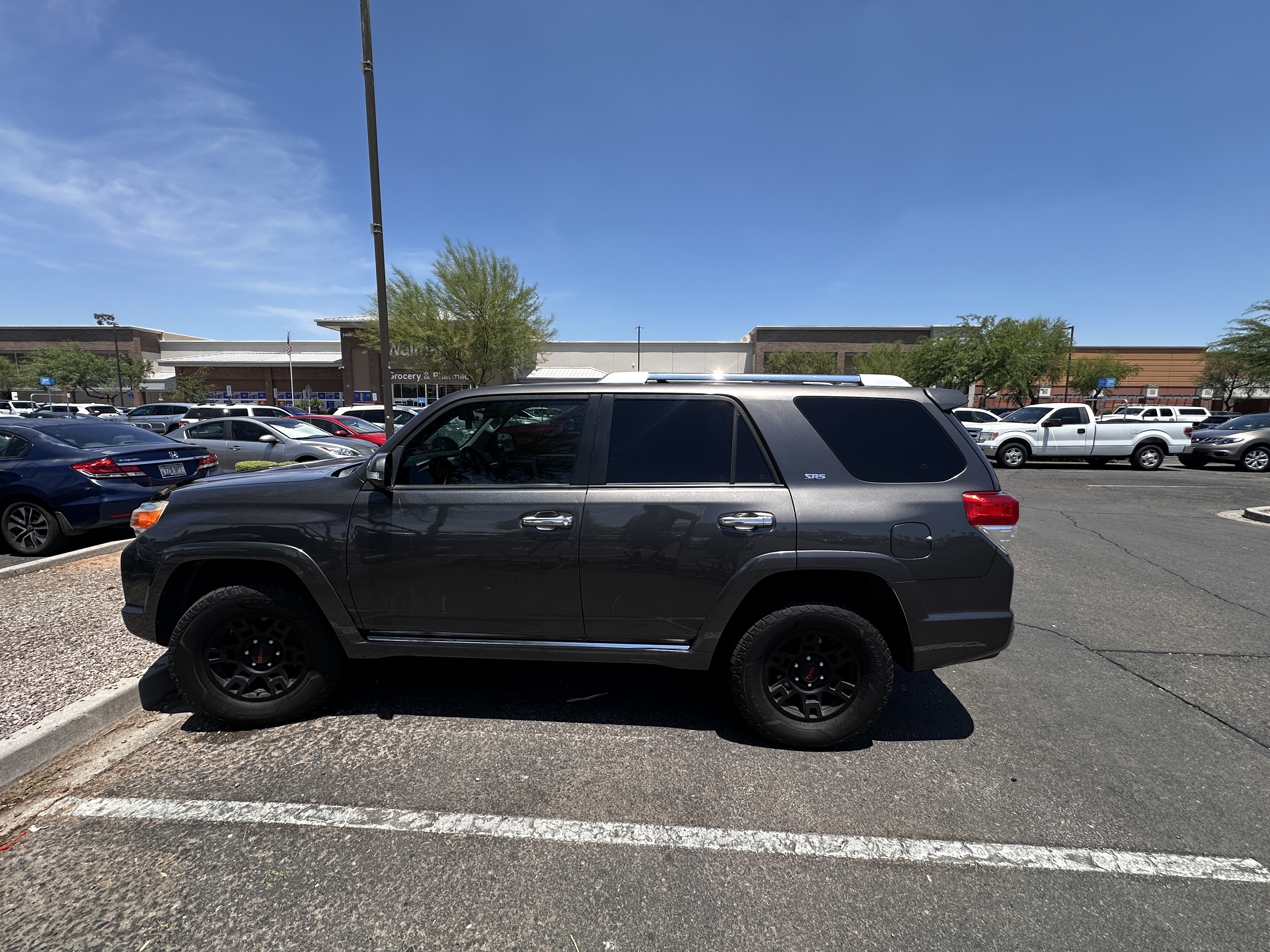 Used 2011 Toyota 4Runner SR5 RWD image 2