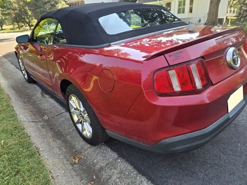 Used 2010 Ford Mustang Convertible image 10