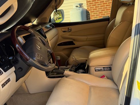 Used 2014 Lexus LX 570 4WD image 24