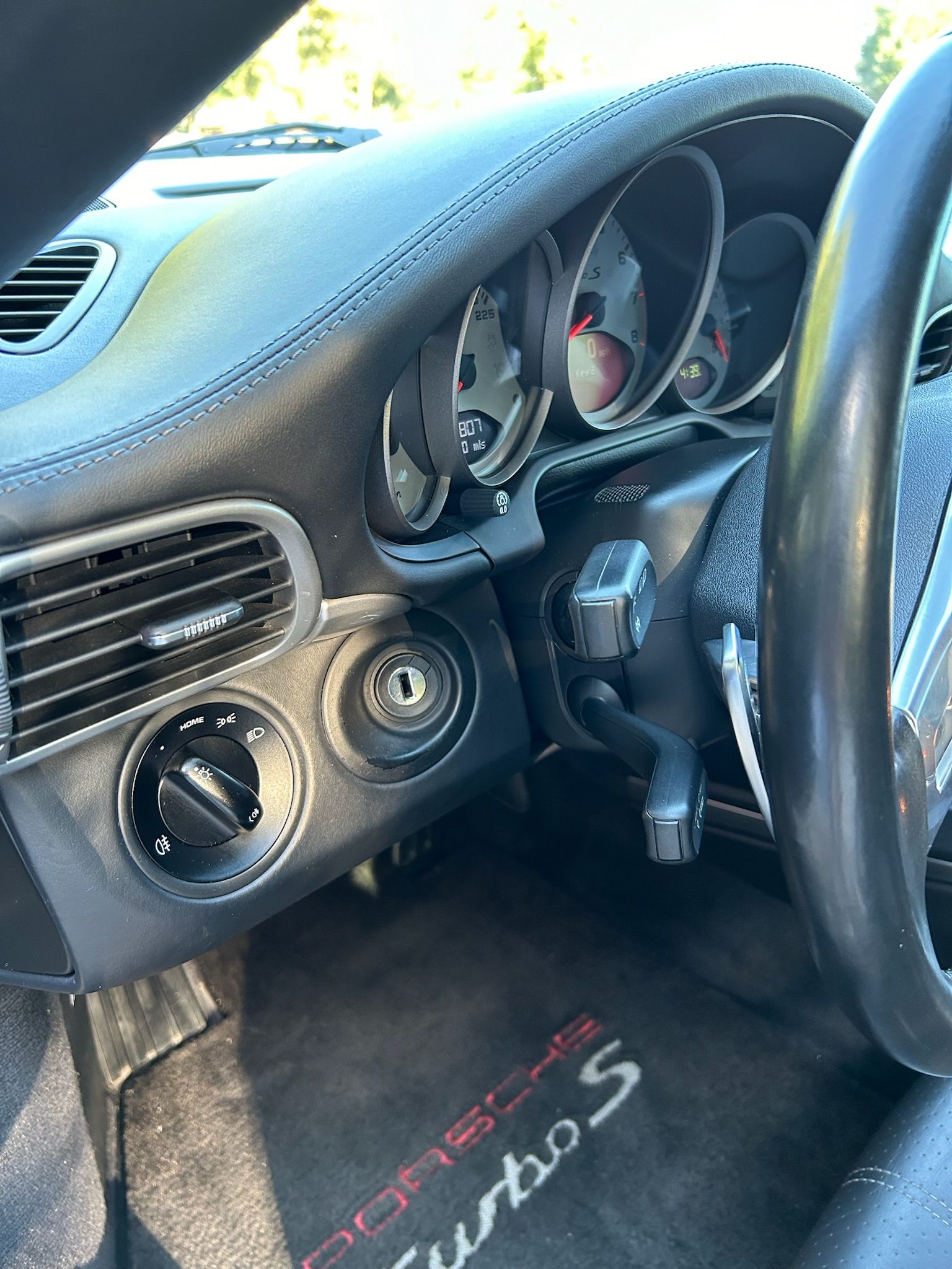 Used 2011 Porsche 911 Turbo S AWD/4WD image 14