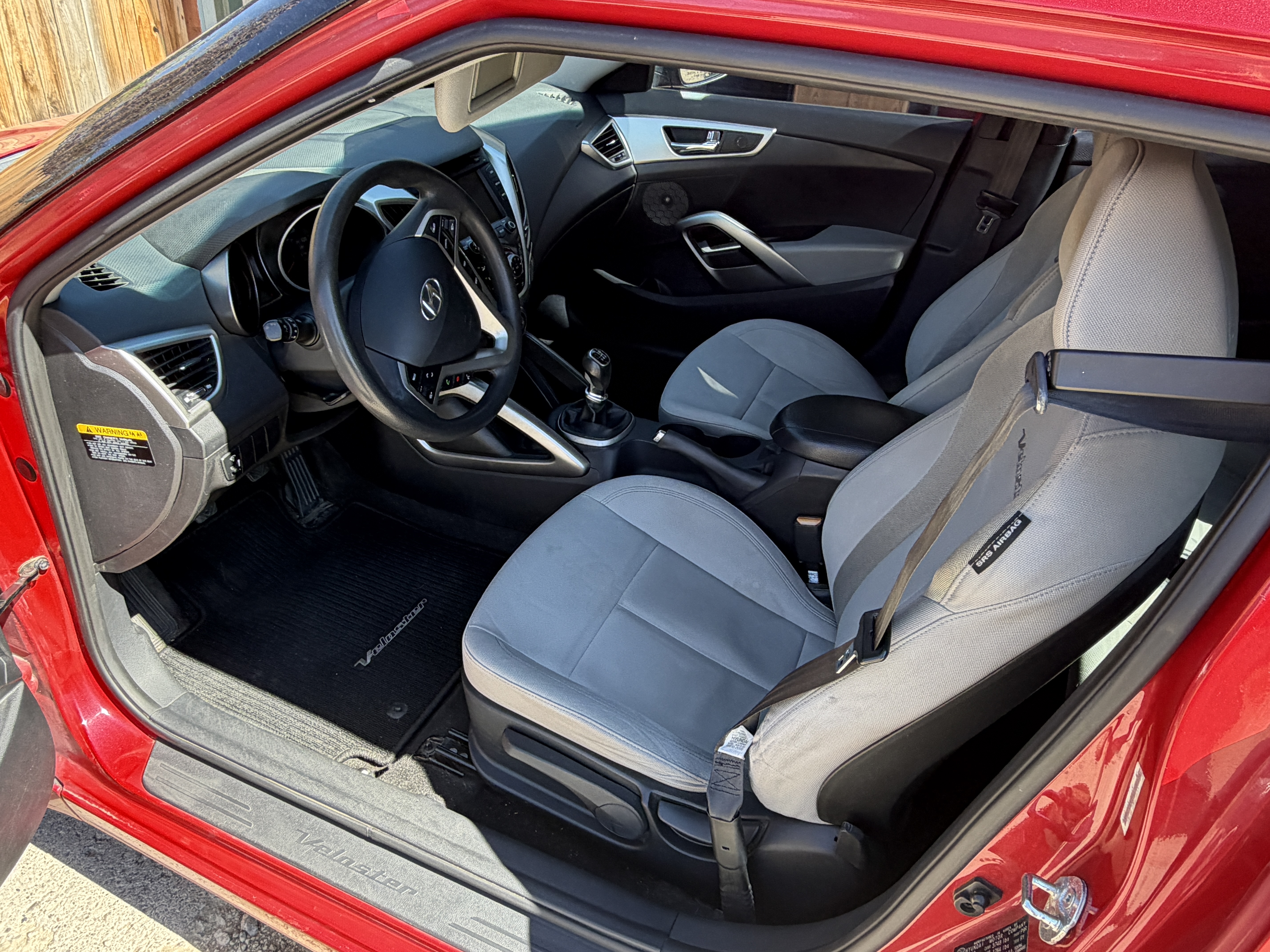 Used 2014 Hyundai Veloster FWD image 9