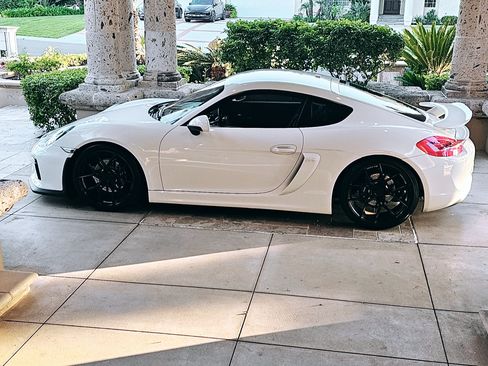 Used 2015 Porsche Cayman RWD image 8