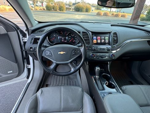 Used 2017 Chevrolet Impala Premier w/ Enhanced Convenience Package image 9