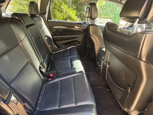 Used 2015 Jeep Grand Cherokee Overland w/ Advanced Technology Group image 8