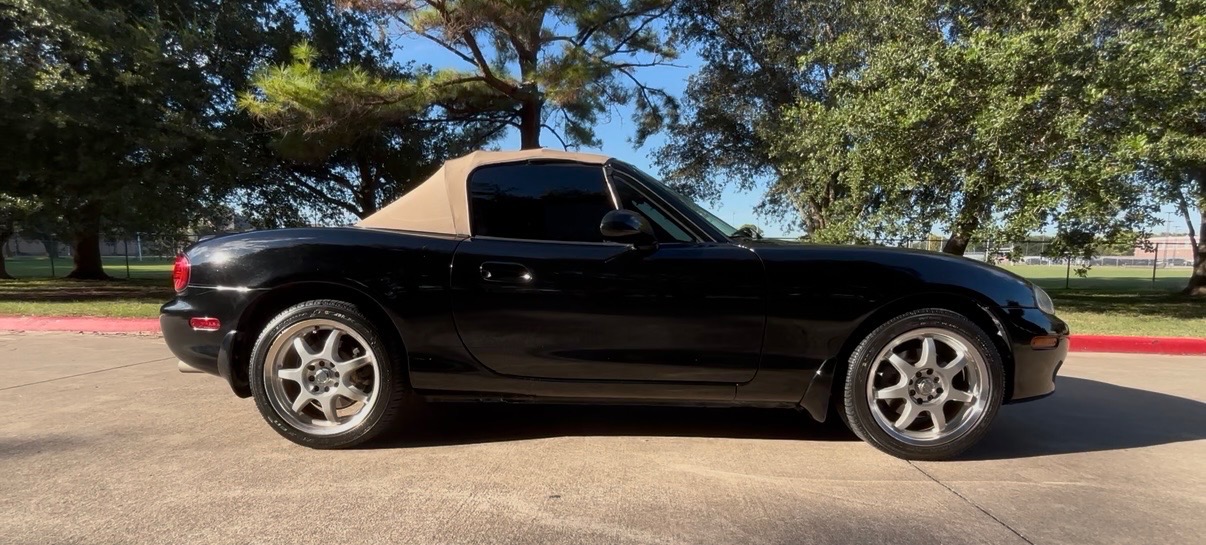 Used 2001 MAZDA MX-5 Miata LS RWD image 2