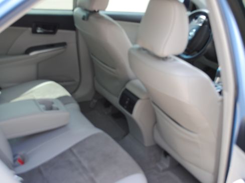 Used 2012 Toyota Camry XLE w/ Leather Pkg FWD image 16