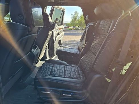 Used 2022 Cadillac Escalade Sport Platinum w/ LPO, ONYX Package image 2