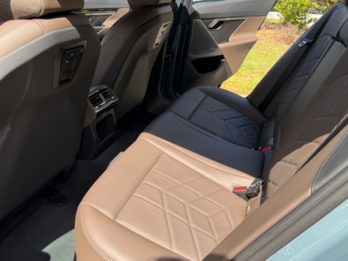 Used 2024 BMW 530i w/ Premium Package image 17