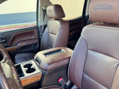 Used 2018 Chevrolet Silverado 2500 High Country w/ Duramax Plus Package image 8