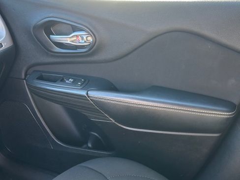 Used 2016 Jeep Cherokee Latitude image 14