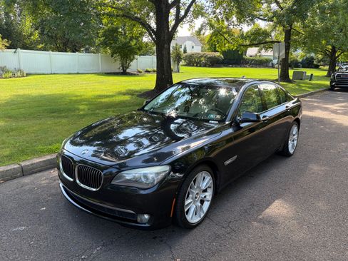 Used 2011 BMW 750i RWD image 2