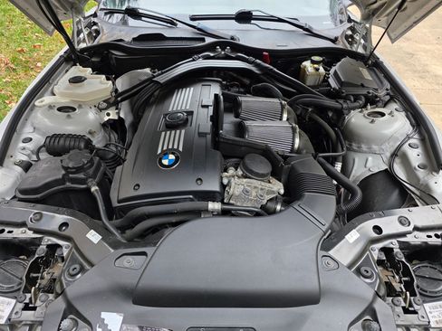 Used 2011 BMW Z4 sDrive35is image 11