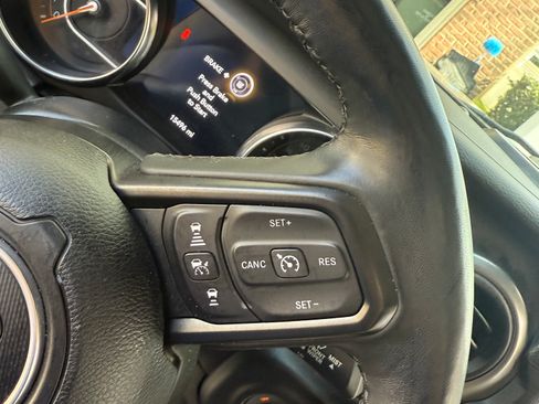 Used 2022 Jeep Wrangler Sport image 12