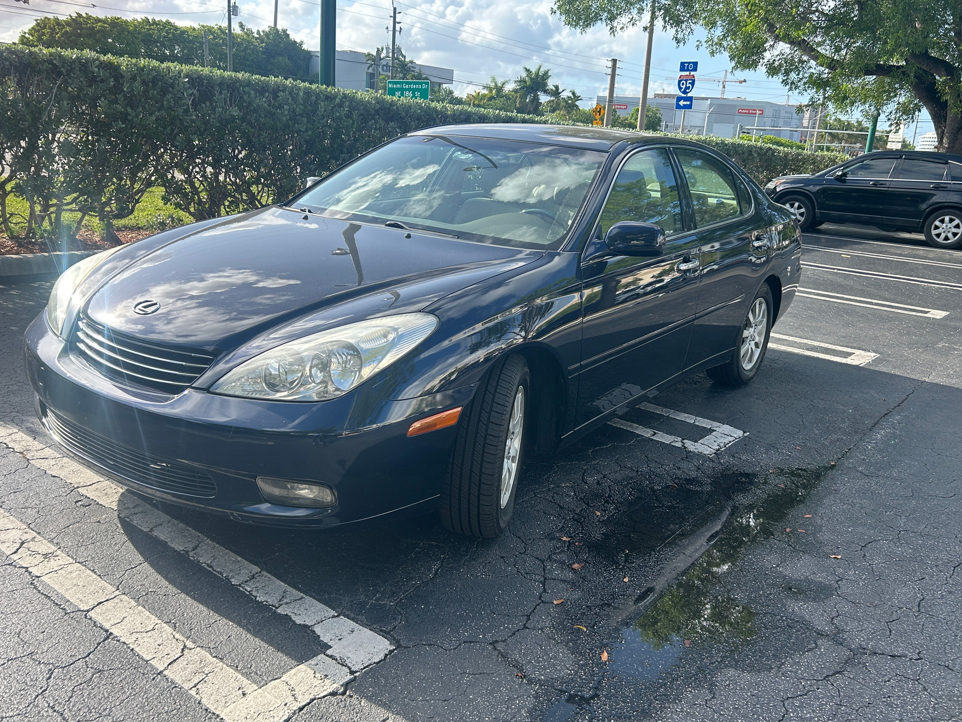 Used 2004 Lexus ES 330 FWD image 1