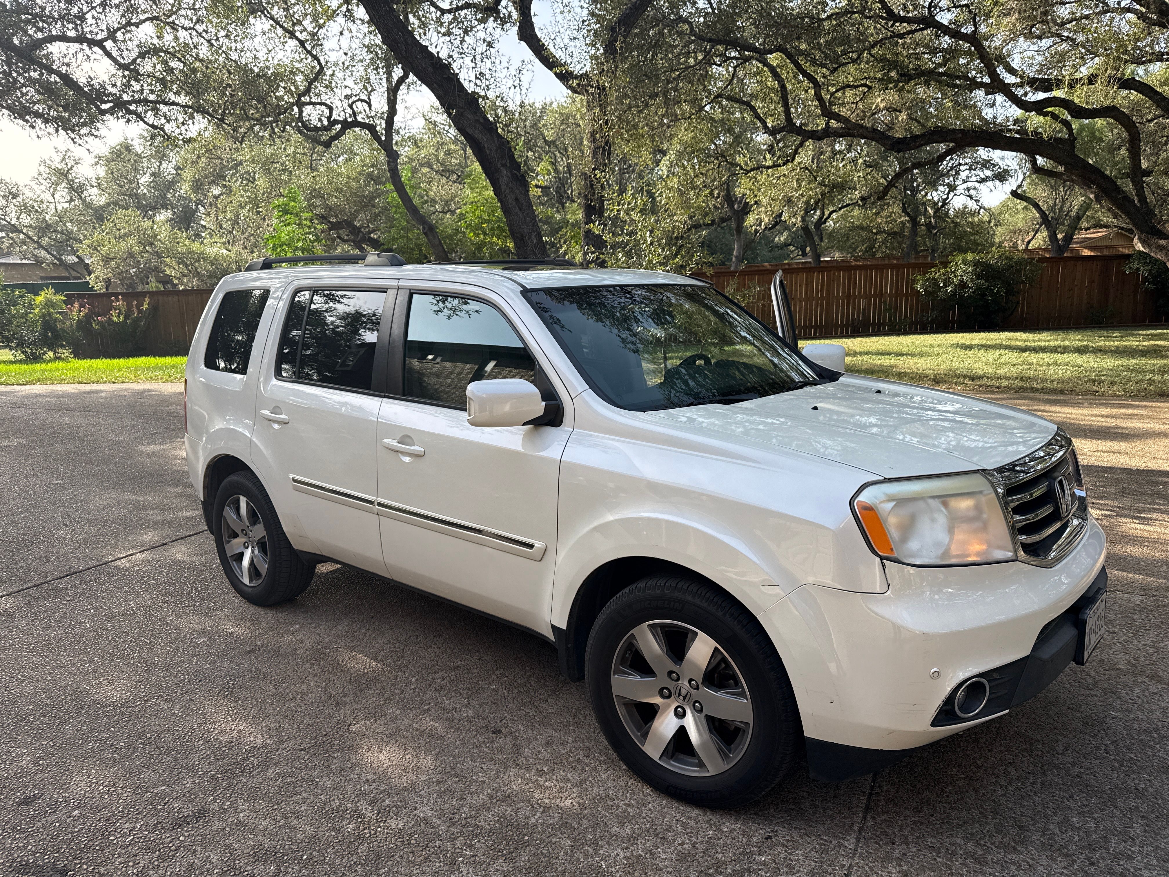 Used 2014 Honda Pilot Touring image 1