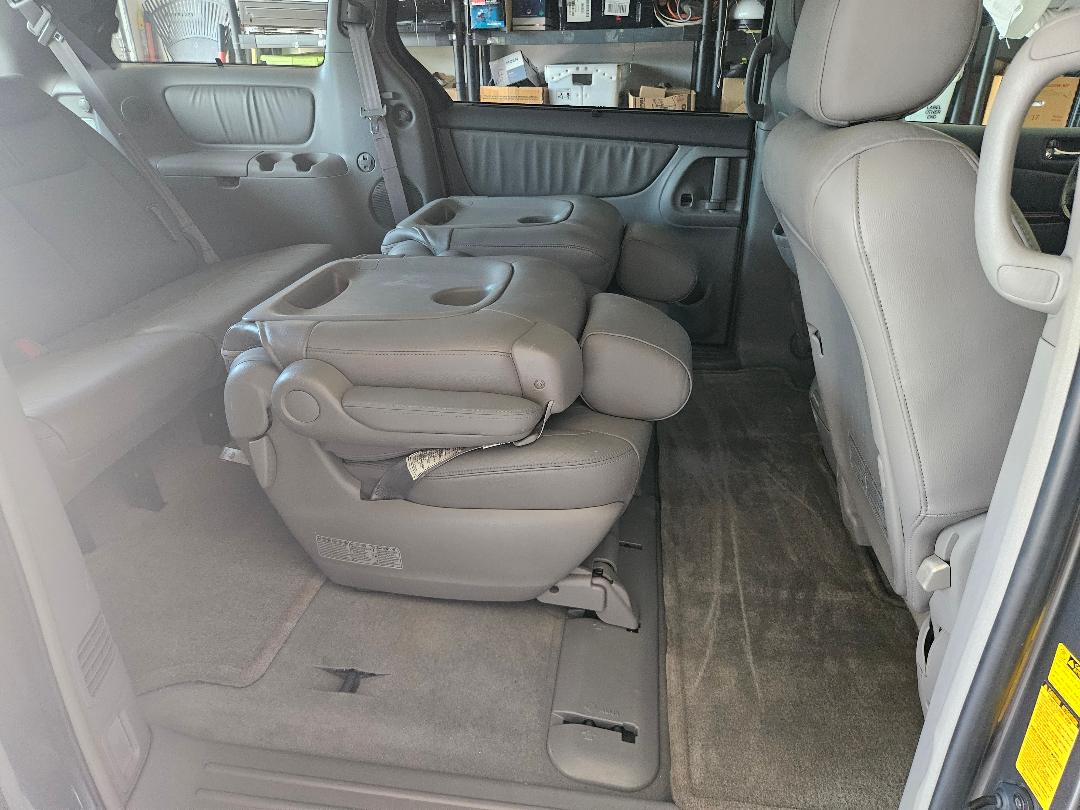 Used 2004 Toyota Sienna XLE Limited w/ Limited Pkg 2 FWD image 17