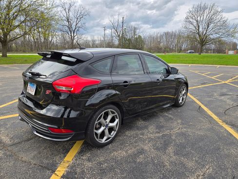 Used 2016 Ford Focus ST w/ Equipment Group 402A image 31