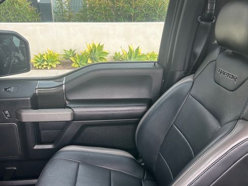 Used 2018 Ford F150 Raptor w/ Equipment Group 802A Luxury image 9