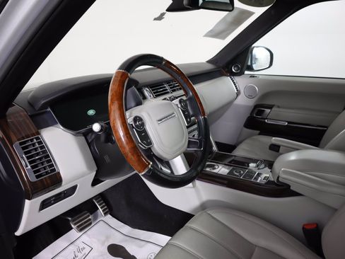 Used 2015 Land Rover Range Rover Supercharged image 11