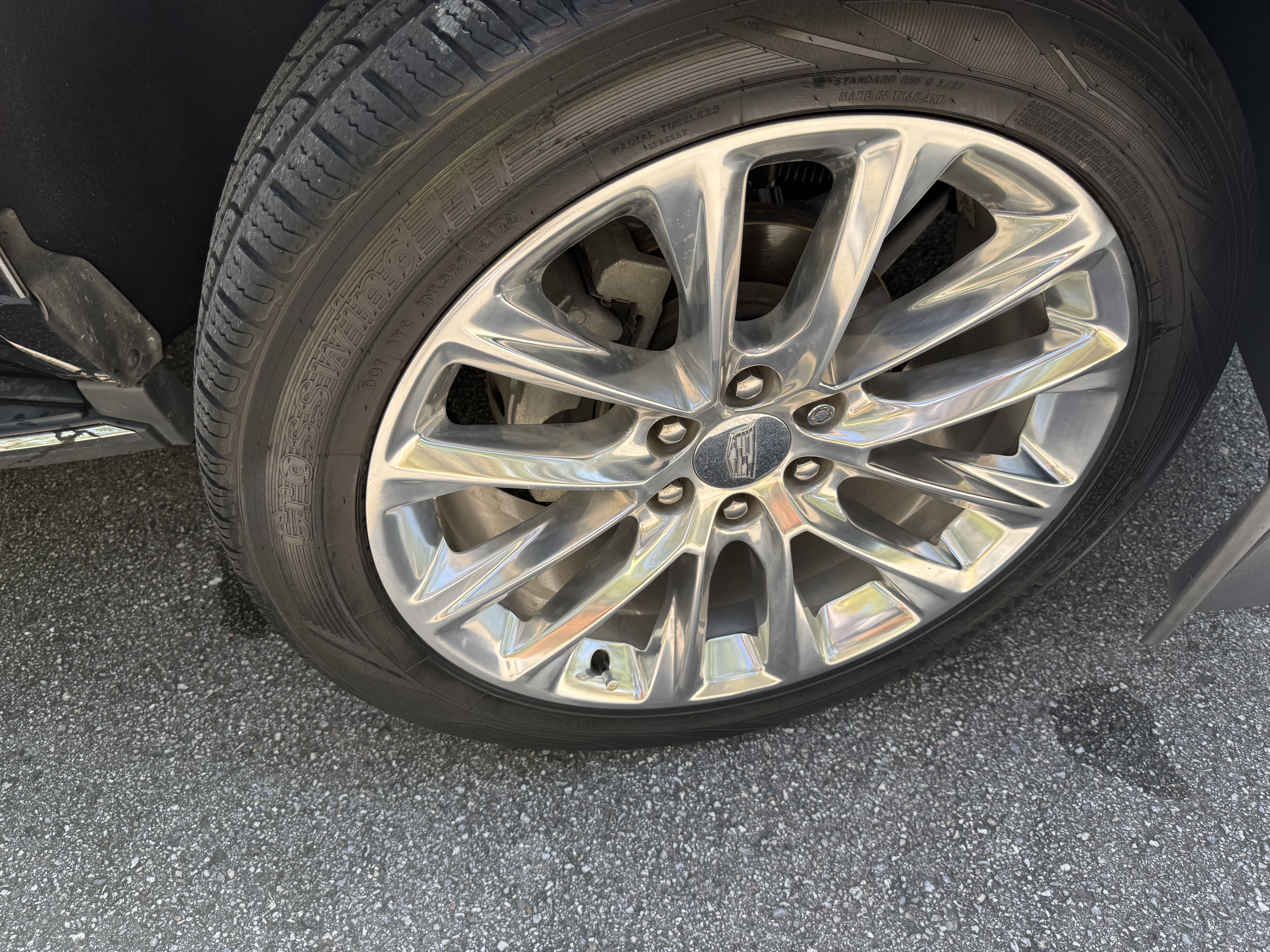 Used 2018 Cadillac Escalade Luxury RWD image 5