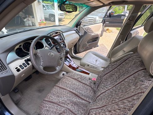 Used 2006 Toyota Highlander 4WD V6 w/ 3rd Row image 6