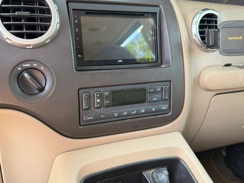 Used 2004 Ford Expedition Eddie Bauer image 5