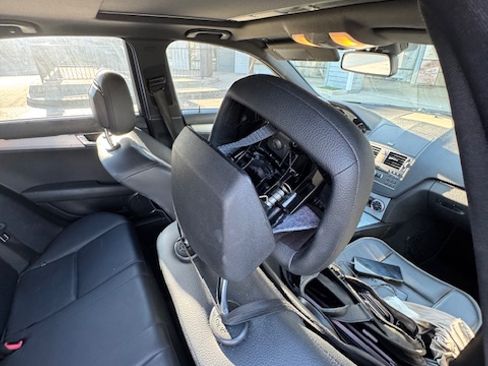 Used 2011 Mercedes-Benz C 300 Sedan image 23