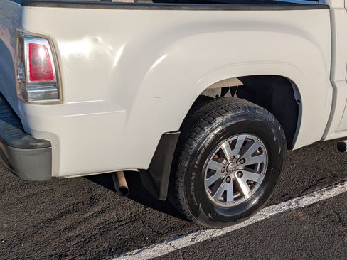 Used 2007 Mitsubishi Raider LS image 10