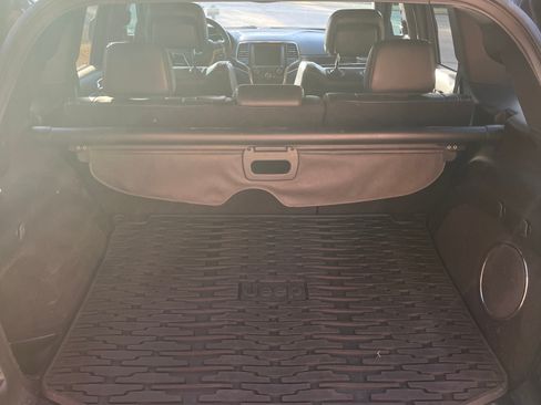 Used 2017 Jeep Grand Cherokee Overland w/ Jeep Active Safety Group image 16