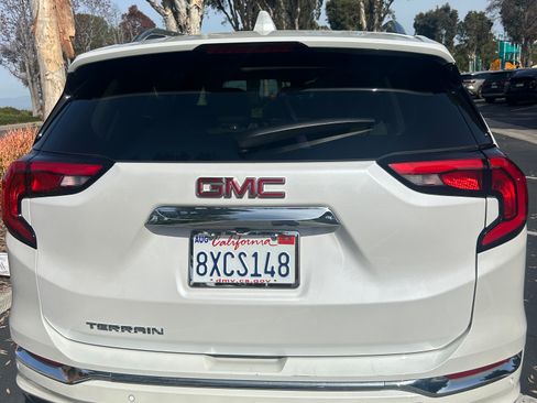 Used 2020 GMC Terrain Denali w/ Denali Premium Package image 8