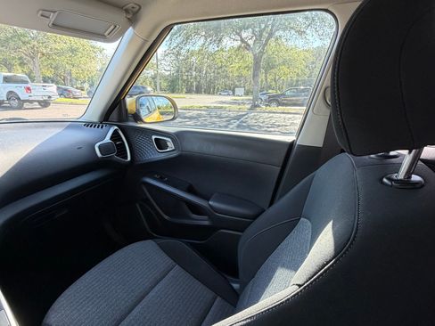 Used 2020 Kia Soul S FWD image 17