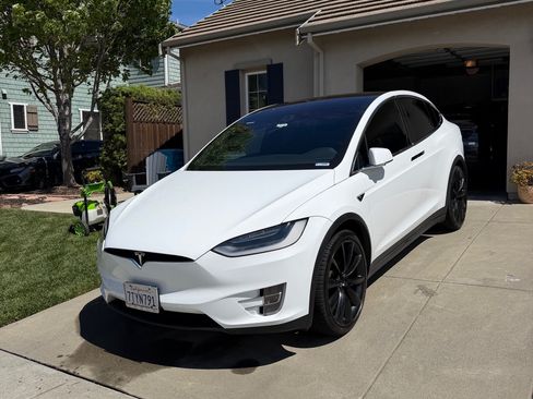 Used 2016 Tesla Model X 75D image 12