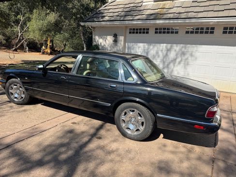Used 2001 Jaguar XJ Vanden Plas image 1
