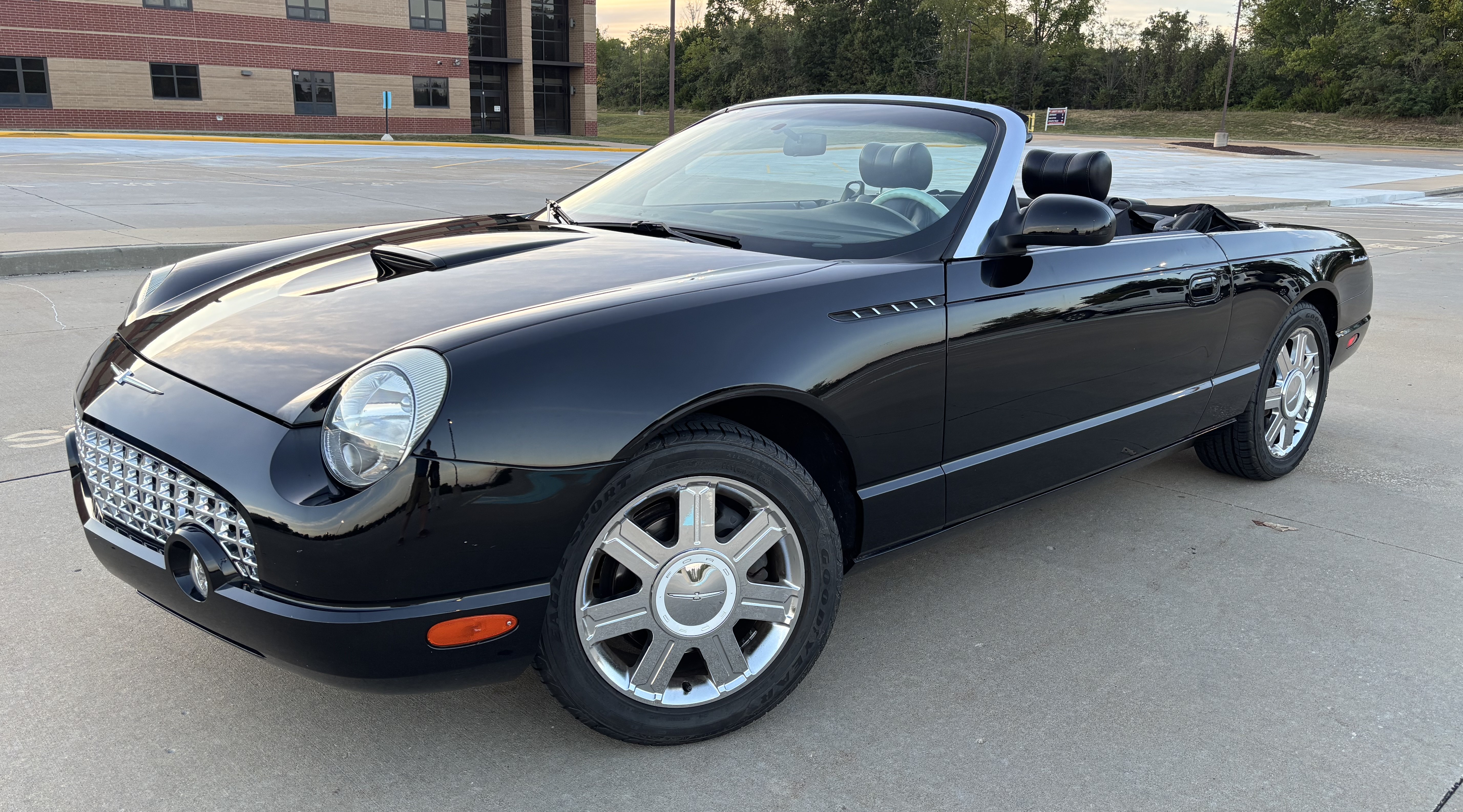 Used 2004 Ford Thunderbird RWD image 1