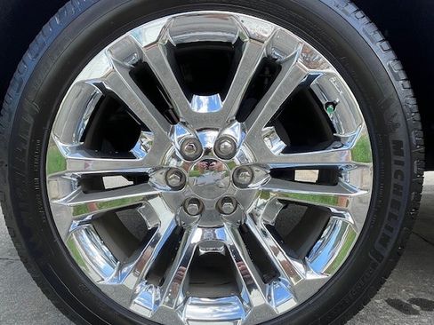 Used 2015 Chevrolet Silverado 1500 High Country w/ High Country Premium Package image 6