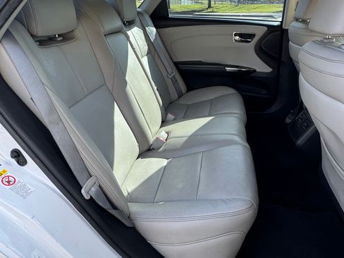 Used 2016 Toyota Avalon XLE image 9