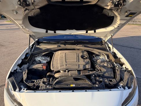 Used 2019 Jaguar F-PACE Prestige image 15