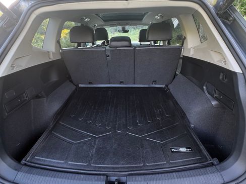 Used 2022 Volkswagen Tiguan SE w/ Panoramic Sunroof Package AWD/4WD image 15