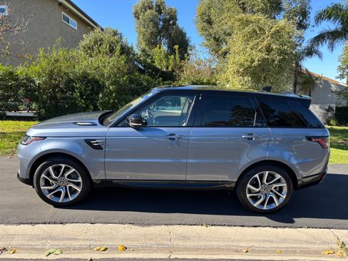 Used 2020 Land Rover Range Rover Sport HSE image 4