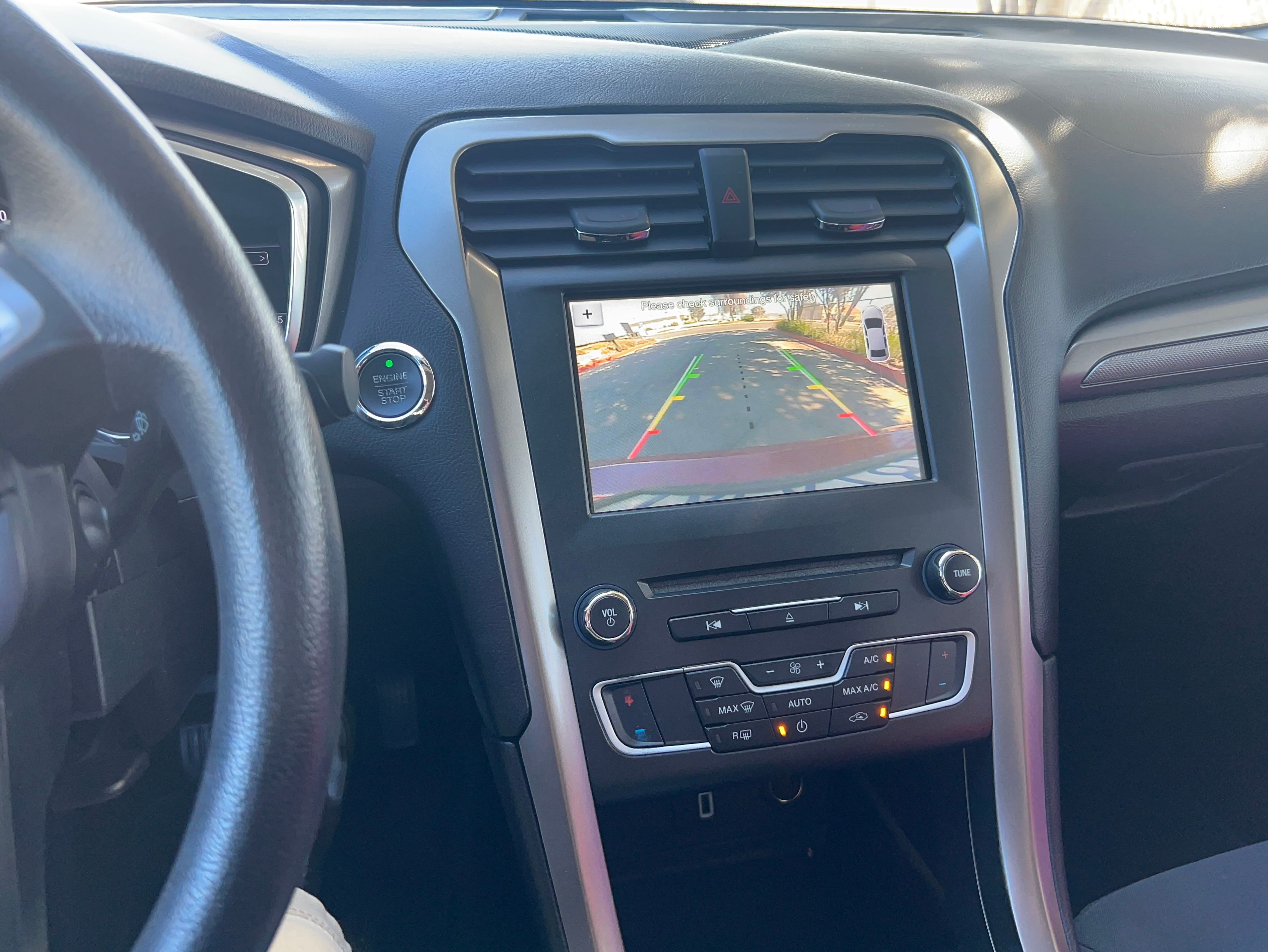 Used 2017 Ford Fusion SE w/ Fusion SE Technology Package FWD image 10