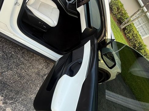 Used 2023 Tesla Model X Plaid image 20